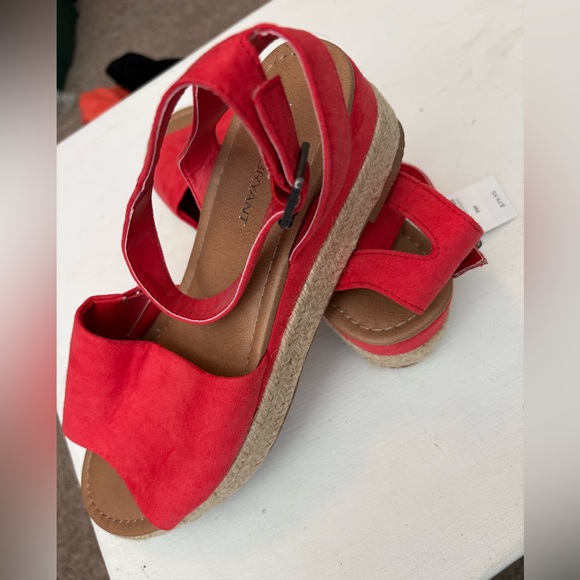 Ladies, 9, Lane Bryant, red sandal, new, great gift, vacation ready! - Picture 4 of 5